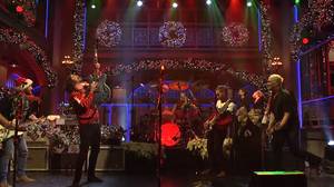 喷火战机SNL的表演将成为你们新的圣诞颂歌