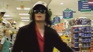 迈克尔·杰克逊整个购物中心关闭，所以他可以像'每个人'一样购物