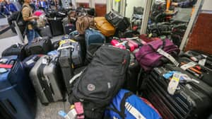 镜头显示日本行李搬运工如何对待您的行李