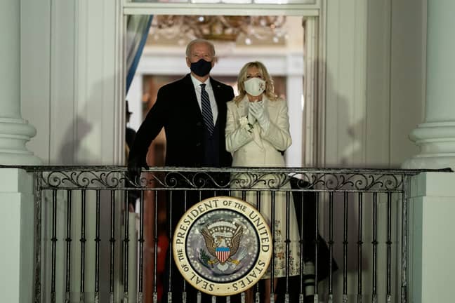 总统乔·拜登（Joe Biden）和第一夫人吉尔·拜登（Jill Biden）在白宫阳台上。学分：PA“width=