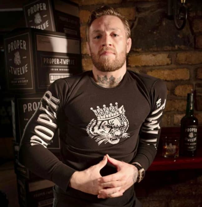Conor McGregor推广其合适的十二威士忌品牌（信用：Instagram/@porporwhiskey）