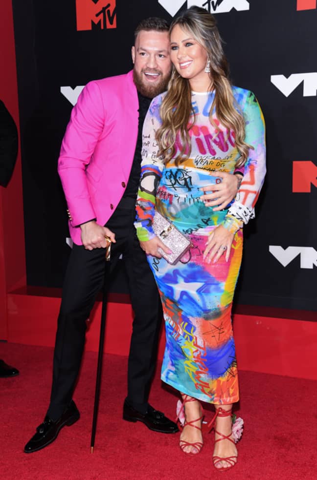 McGregor与合伙人Dee Devlin在VMA红地毯上。学分：PA“width=