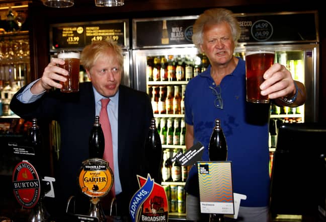 马丁和鲍里斯·约翰逊（Boris Johnson）一起，尽管他偶尔批评总理。图片来源：Alamy