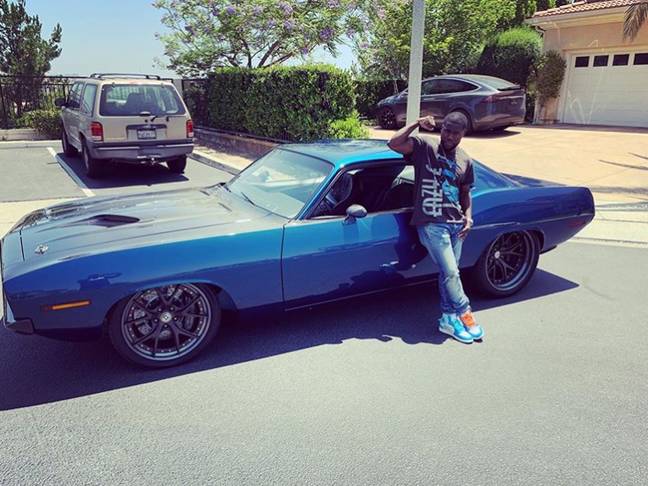 今年7月，凯文·哈特(Kevin Hart)在Instagram上发了一张疑似事故车辆的照片，称自己40岁的时候“给家庭增加了一些力量”。信贷:Instagram /凯文·哈特