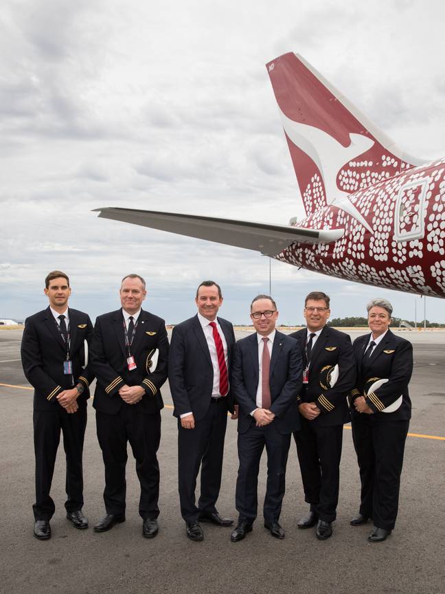 Qantas Ceo Alan Joyce与西澳大利亚总理标记Mcgowan。信贷：Qantas.
