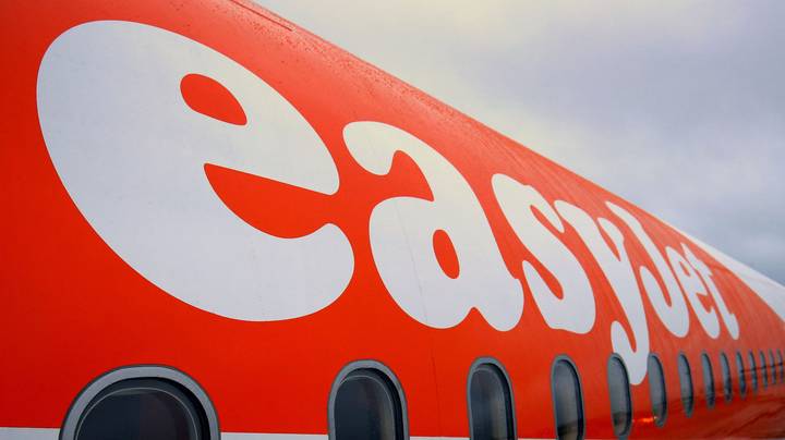 EasyJet删除了无人陪伴的15岁，因为飞机被超额预订
