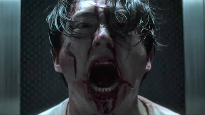 “行尸走肉”的史蒂文·杨（Steven Yeun）在“混乱”预告片中变得更加流血